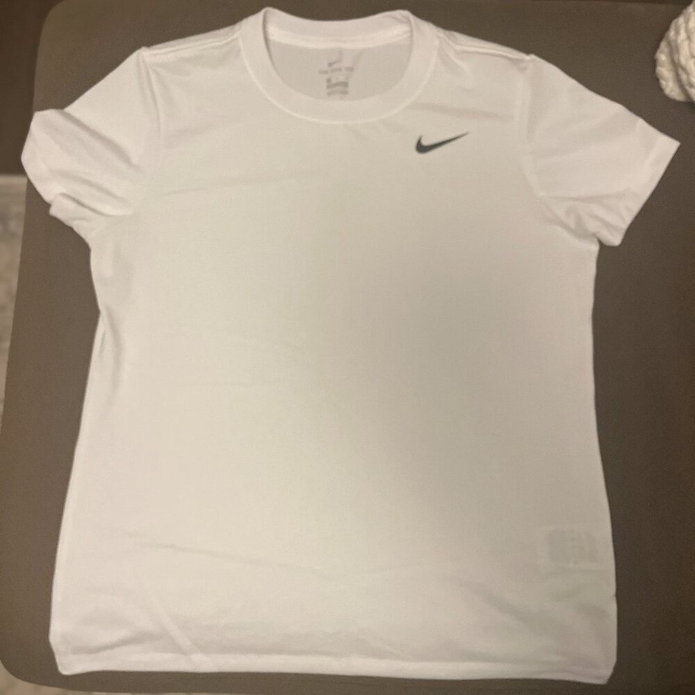 Nike Women's Dri-FIT Legend T-Shirt Size Medium